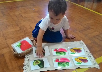 Henrique fazendo Pareamento de Figuras.