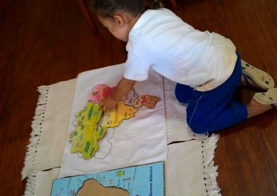 Luísa utilizando o controle de erro da ativdade do mapa das Regiões do Brasil.